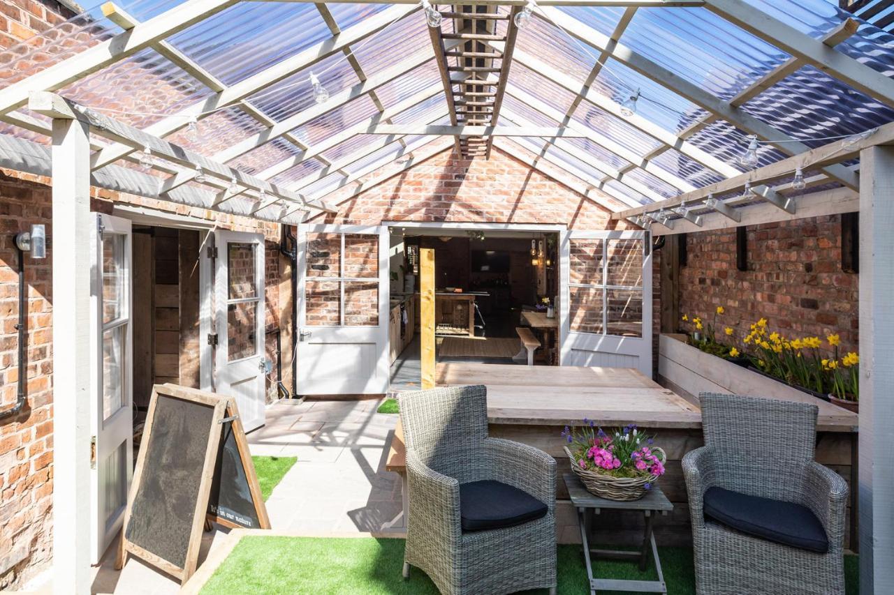 The Walled Garden At Cheshire Boutique Bathhouse นันท์วิช ภายนอก รูปภาพ
