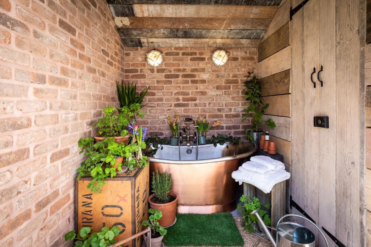 The Walled Garden At Cheshire Boutique Bathhouse นันท์วิช ภายนอก รูปภาพ
